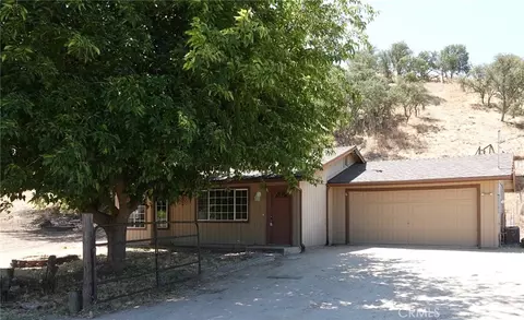 Exterior - 7950 Blue Moon Rd, Paso Robles, CA 93446 photo 4 of 8