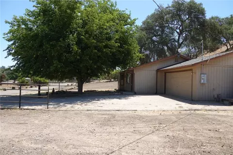 Exterior - 7950 Blue Moon Rd, Paso Robles, CA 93446 photo 6 of 9