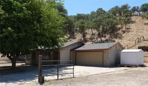 Exterior - 7950 Blue Moon Rd, Paso Robles, CA 93446 photo 2 of 9