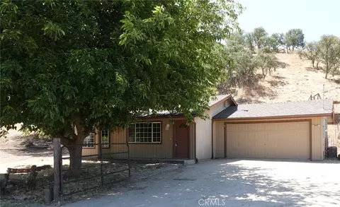 Exterior - 7950 Blue Moon Rd, Paso Robles, CA 93446 photo 4 of 9