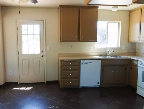 Kitchen - 7950 Blue Moon Rd, Paso Robles, CA 93446 photo 2 of 2