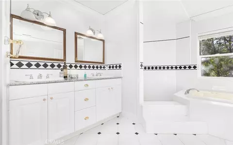 Bath - 3105 E Beach Cir, Bradley, CA 93426 photo 1 of 3