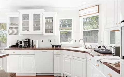 Kitchen - 3105 E Beach Cir, Bradley, CA 93426 photo 2 of 4