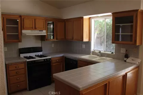 Kitchen - 1149 Caddie Ln, Paso Robles, CA 93446 photo 3 of 6