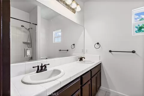 Bath - 924 Riata Ct, Paso Robles, CA 93446 photo 5 of 6