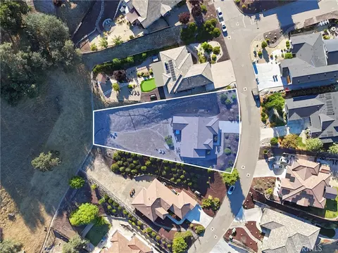 View/Area - 2670 Edgewood Ct, Paso Robles, CA 93446 photo 5 of 9