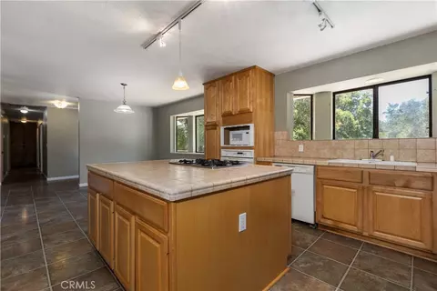 Kitchen - 7905 San Gregorio Rd, Atascadero, CA 93422 photo 2 of 2