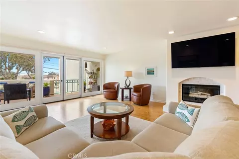 Living - 735 Piney Way, Morro Bay, CA 93442 photo 3 of 3