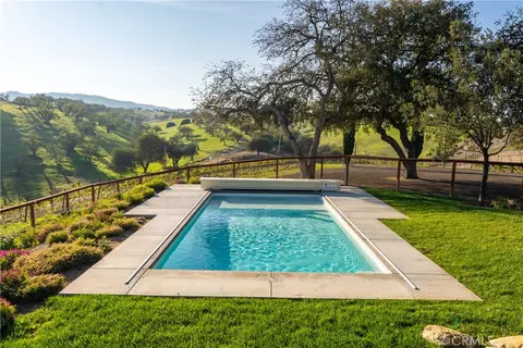 Exterior - 550 Villa Lots Rd, Paso Robles, CA 93446 photo 4 of 8