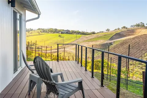 Exterior - 550 Villa Lots Rd, Paso Robles, CA 93446 photo 5 of 6