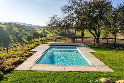 Exterior - 550 Villa Lots Rd, Paso Robles, CA 93446 photo 4 of 6