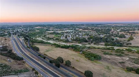 View/Area - 840 Madrone, Paso Robles, CA 93446 photo 6 of 7