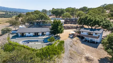 Exterior - 840 Madrone, Paso Robles, CA 93446 photo 2 of 20