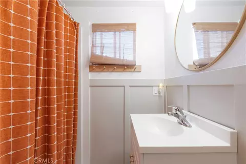 Bath - 127 Capitol Hl, Paso Robles, CA 93446 photo 1 of 2
