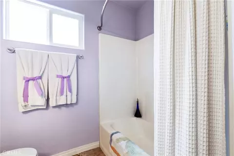 Bath - 1105 Parkview Ln, Paso Robles, CA 93446 photo 2 of 4