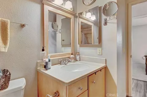 Bath - 3944 Mesa Cir, Lompoc, CA 93436 photo 2 of 6