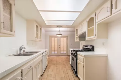 Kitchen - 158 Flag Way, Paso Robles, CA 93446 photo 2 of 2