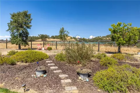 Exterior - 1615 Buggywhip Ln, Paso Robles, CA 93446 photo 8 of 15