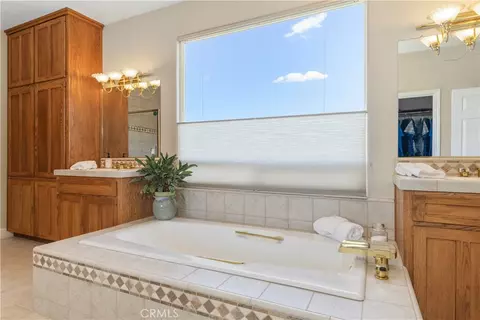 Bath - 1615 Buggywhip Ln, Paso Robles, CA 93446 photo 8 of 11