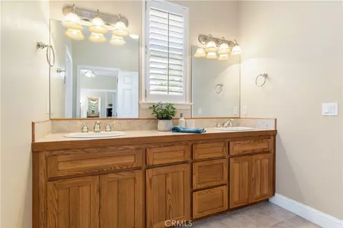Bath - 1615 Buggywhip Ln, Paso Robles, CA 93446 photo 3 of 11