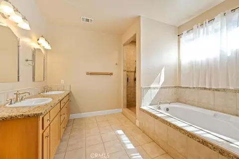 Bath - 595 Red Cloud, Paso Robles, CA 93446 photo 2 of 3
