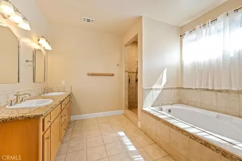 Bath - 595 Red Cloud, Paso Robles, CA 93446 photo 1 of 3