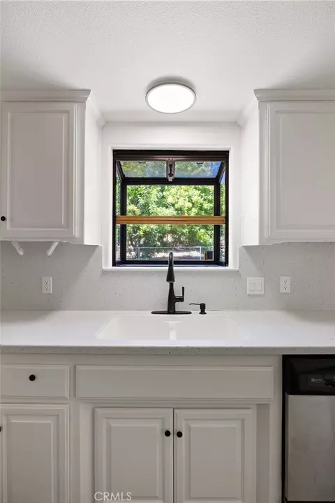 Kitchen - 14740 Morningside Rd, Atascadero, CA 93422 photo 3 of 4