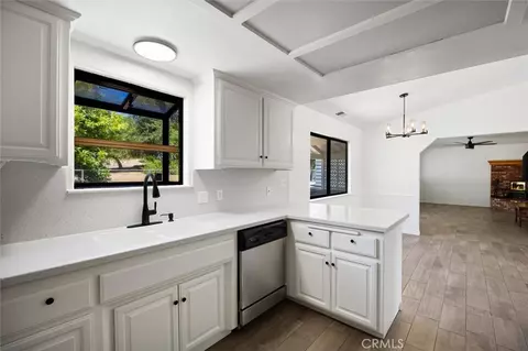 Kitchen - 14740 Morningside Rd, Atascadero, CA 93422 photo 4 of 4