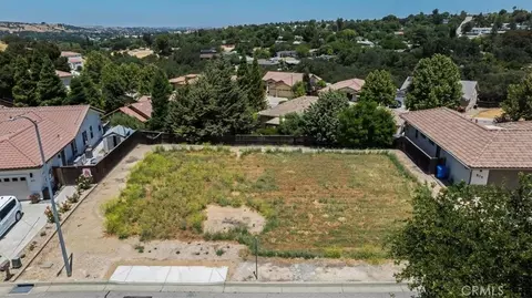 679 Red Cloud, Paso Robles, CA 93446 photo 2