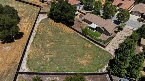 609 Navajo, Paso Robles, CA 93446 photo 2