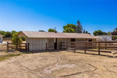 Exterior - 5955 Whispering Oaks Way, Paso Robles, CA 93446 photo 7 of 9