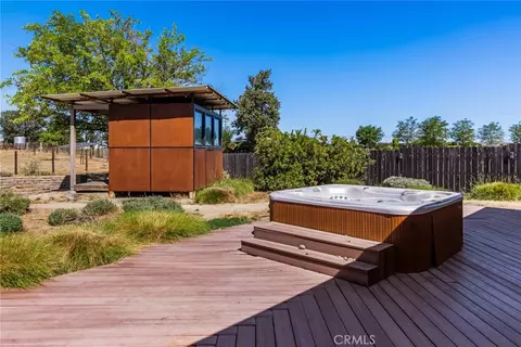 Exterior - 5955 Whispering Oaks Way, Paso Robles, CA 93446 photo 2 of 9