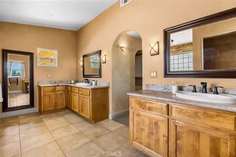 Bath - 5955 Whispering Oaks Way, Paso Robles, CA 93446 photo 1 of 3