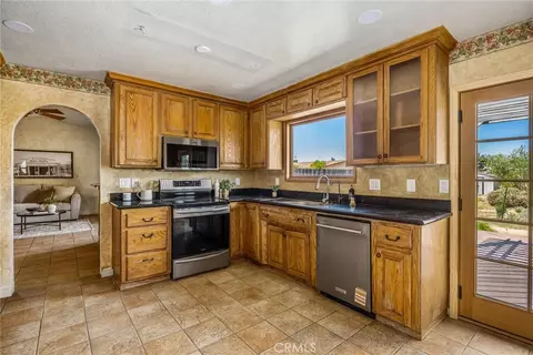 Kitchen - 5955 Whispering Oaks Way, Paso Robles, CA 93446 photo 1 of 2