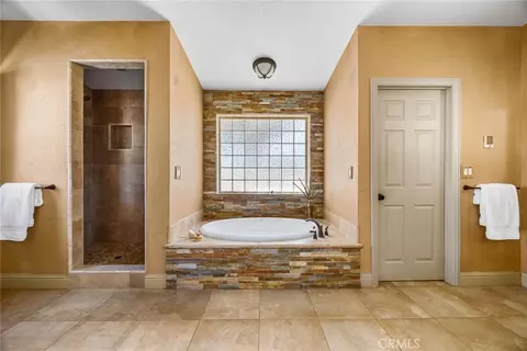 Bath - 5955 Whispering Oaks Way, Paso Robles, CA 93446 photo 2 of 3