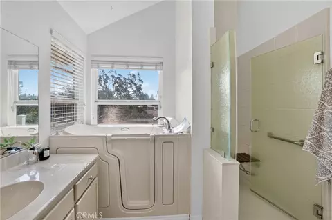 Bath - 928 Saint Ann, Paso Robles, CA 93446 photo 2 of 3