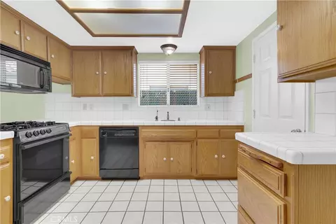 Kitchen - 905 Inverness, Paso Robles, CA 93446 photo 3 of 3