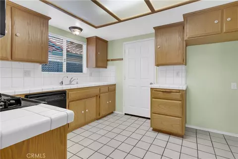 Kitchen - 905 Inverness, Paso Robles, CA 93446 photo 2 of 3