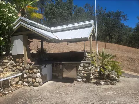 Exterior - 4250 Allen Rd, Paso Robles, CA 93446 photo 3 of 11