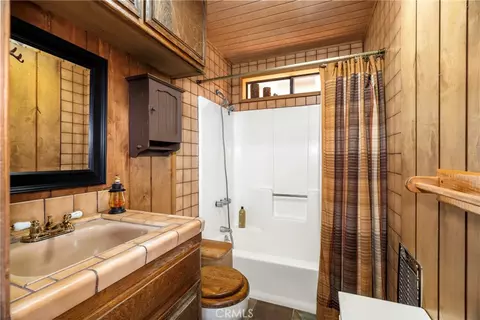 Bath - 48663 Benson Trl, Posey, CA 93260 photo 1 of 2