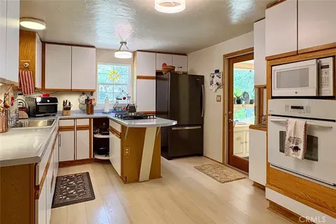 Kitchen - 49460 Sapaque Rd, Bradley, CA 93426 photo 3 of 3