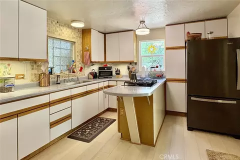 Kitchen - 49460 Sapaque Rd, Bradley, CA 93426 photo 2 of 3