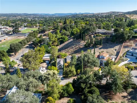 View/Area - 436 28th, Paso Robles, CA 93446 photo 6 of 9