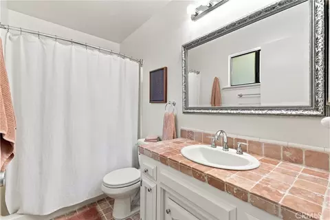 Bath - 411 Palomino Ln, Paso Robles, CA 93446 photo 1 of 2