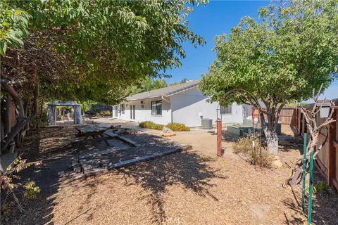 Exterior - 411 Palomino Ln, Paso Robles, CA 93446 photo 7 of 16