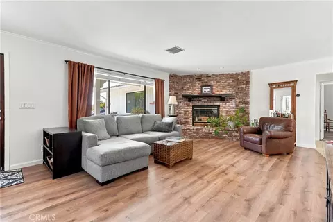 Living - 411 Palomino Ln, Paso Robles, CA 93446 photo 2 of 3