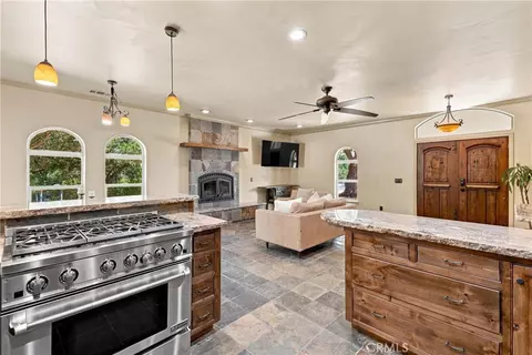 Kitchen - 255 Narnia Rd, Paso Robles, CA 93446 photo 4 of 7