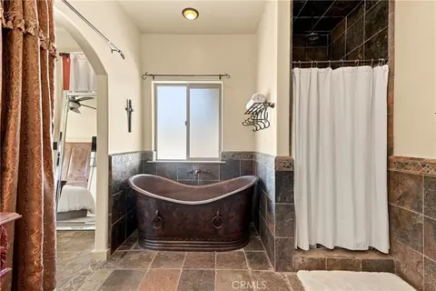 Bath - 255 Narnia Rd, Paso Robles, CA 93446 photo 2 of 4