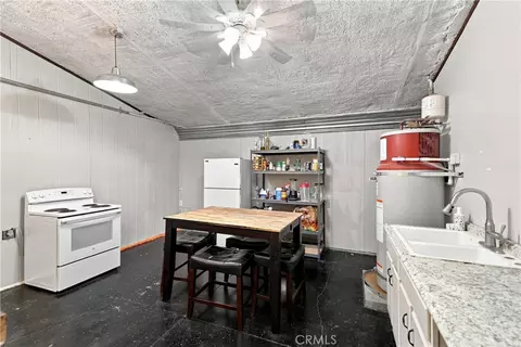 Kitchen - 255 Narnia Rd, Paso Robles, CA 93446 photo 7 of 7