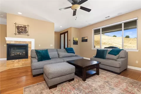 Living - 3435 Catalina Pl, Paso Robles, CA 93446 photo 3 of 4